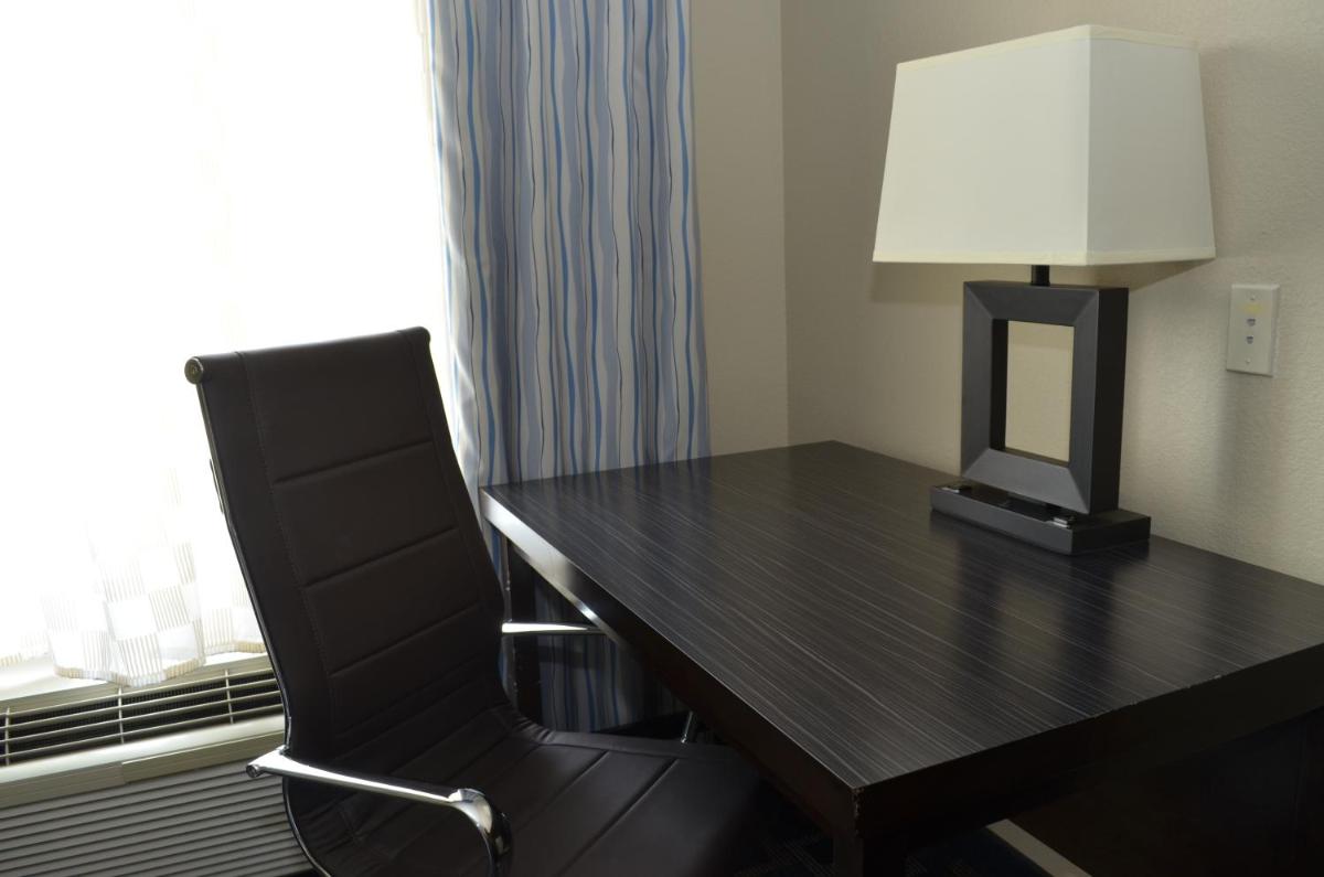 Super 8 by Wyndham Irving/DFW Apt/North - image 4