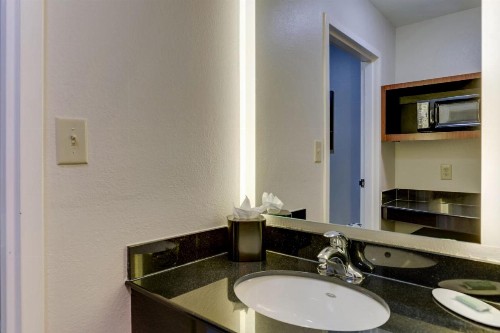 Fairfield Inn by Marriott Las Colinas - image 21