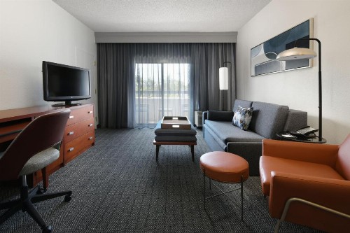 Courtyard Dallas Las Colinas - image 2
