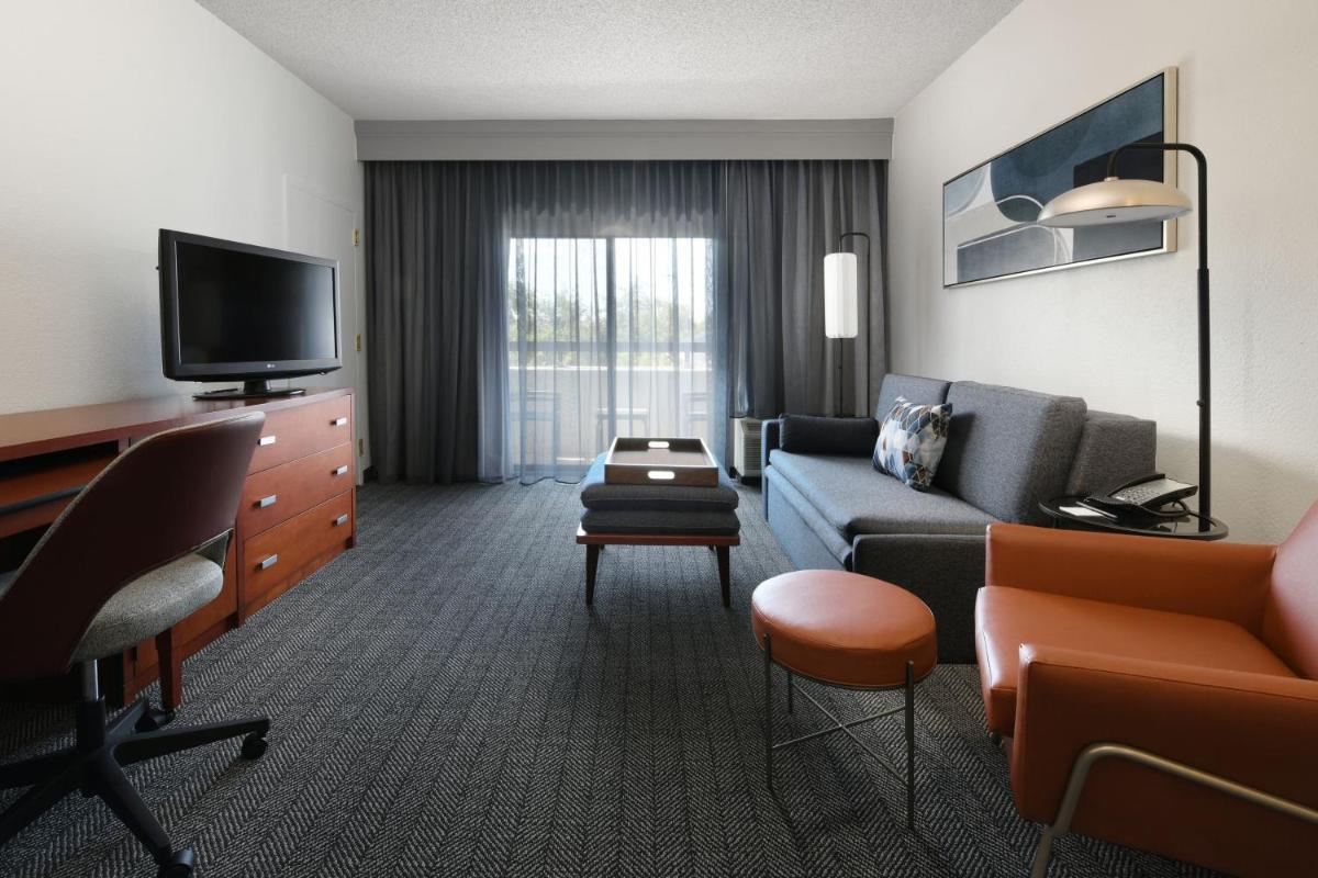 Courtyard Dallas Las Colinas - image 2