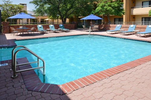 Courtyard Dallas Las Colinas - image 3