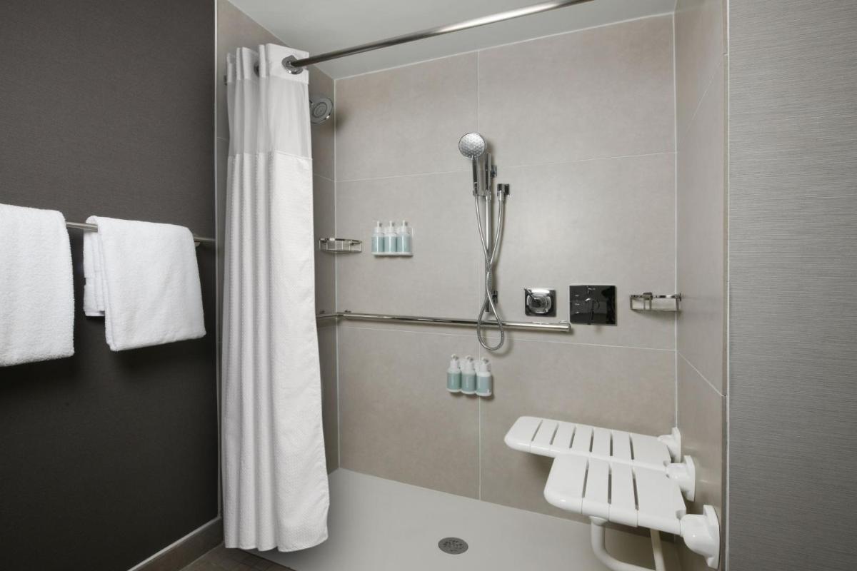 Courtyard Dallas Las Colinas - image 4