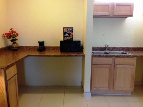 Days Inn by Wyndham Irving Grapevine DFW Airport North - image 7