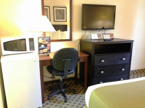 Days Inn by Wyndham Irving Grapevine DFW Airport North - image 12