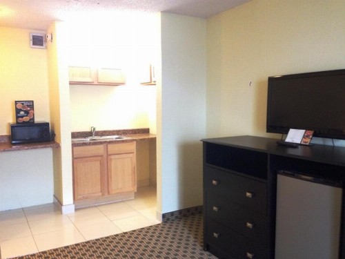 Days Inn by Wyndham Irving Grapevine DFW Airport North - image 13