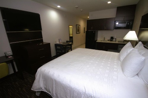 Atrium Hotel and Suites DFW Airport - image 10