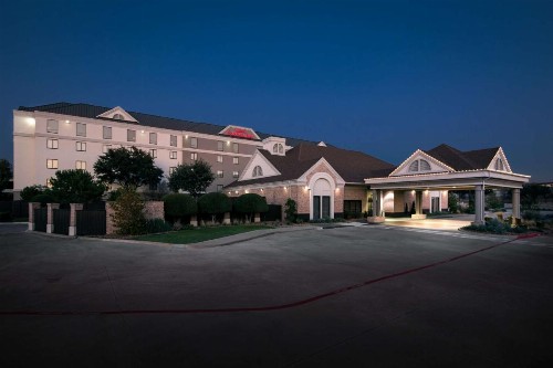 Hilton Garden Inn Las Colinas - image 2