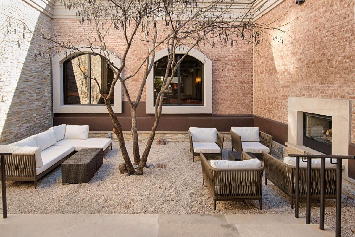 Hilton Garden Inn Las Colinas - image 3