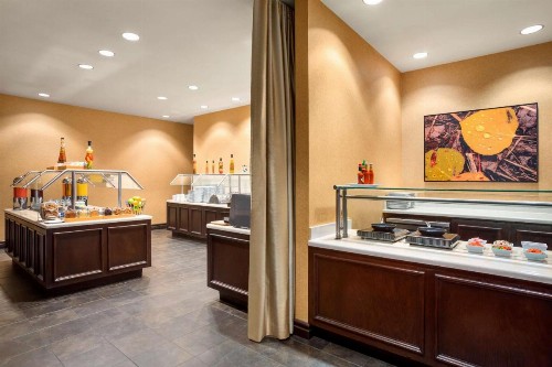 DoubleTree by Hilton DFW Airport North - image 10