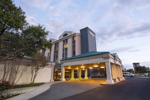 DoubleTree by Hilton DFW Airport North - image 3