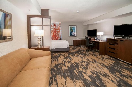 Fairfield Inn & Suites by Marriott Dallas DFW Airport South/Irving - image 4