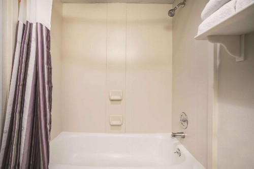 La Quinta by Wyndham DFW Airport South / Irving - image 5