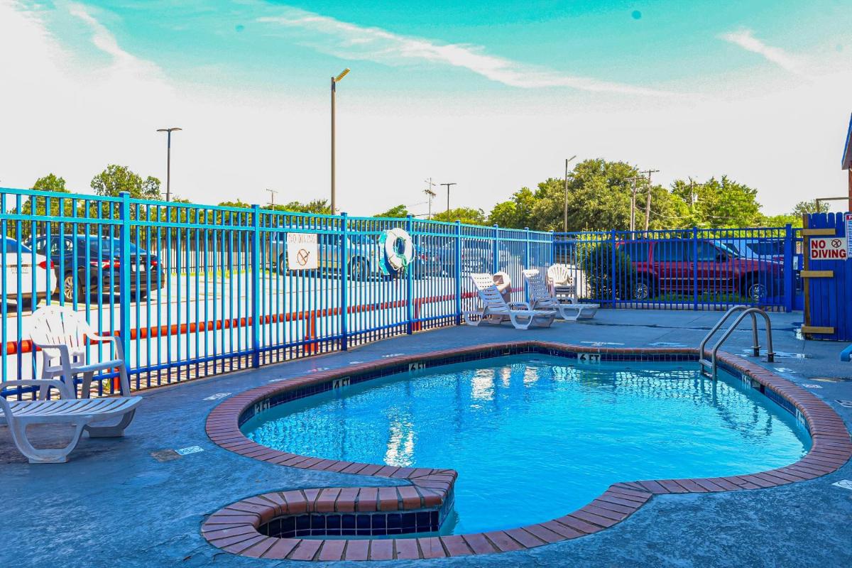 OYO Hotel Irving DFW Airport South - main image