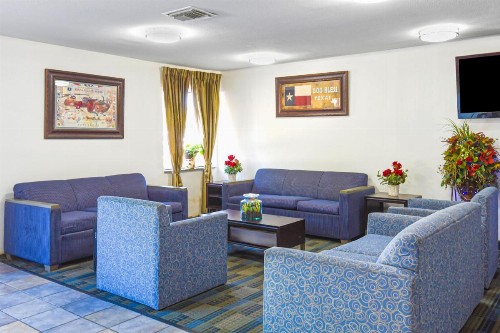 OYO Hotel Irving DFW Airport South - image 11