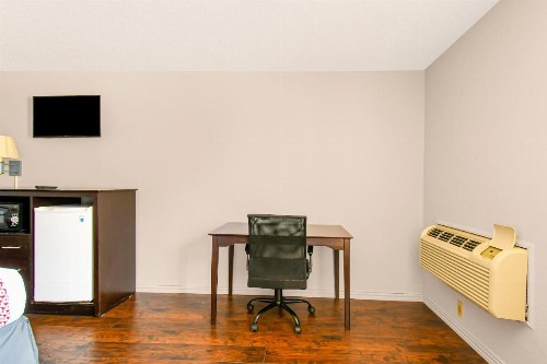OYO Hotel Irving DFW Airport South - image 4