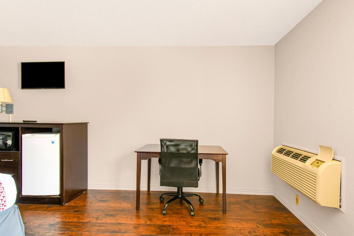 OYO Hotel Irving DFW Airport South - image 4