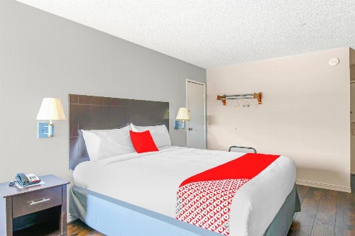 OYO Hotel Irving DFW Airport South - image 5