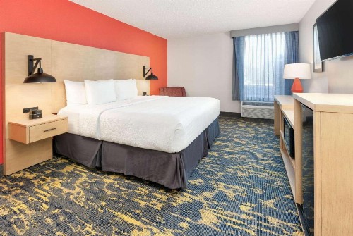 La Quinta by Wyndham Dallas - Las Colinas - image 13