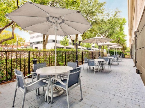 La Quinta by Wyndham Dallas - Las Colinas - image 23