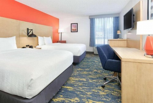 La Quinta by Wyndham Dallas - Las Colinas - image 9