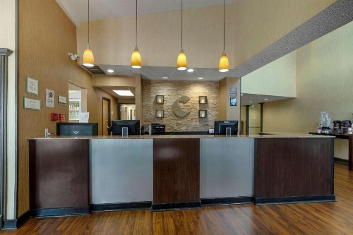 Comfort Suites DFW Airport - image 12