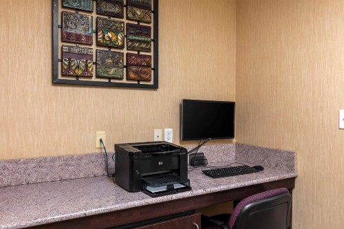 Comfort Suites DFW Airport - image 27