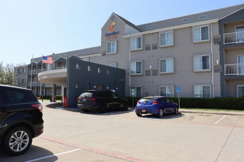 Comfort Suites DFW Airport - image 48