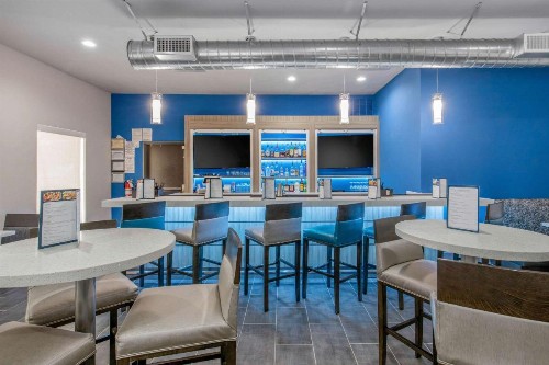 Clarion Inn & Suites DFW North - image 1