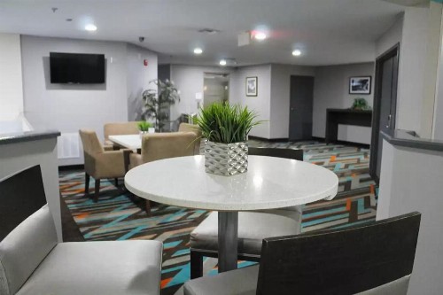 Clarion Inn & Suites DFW North - image 2