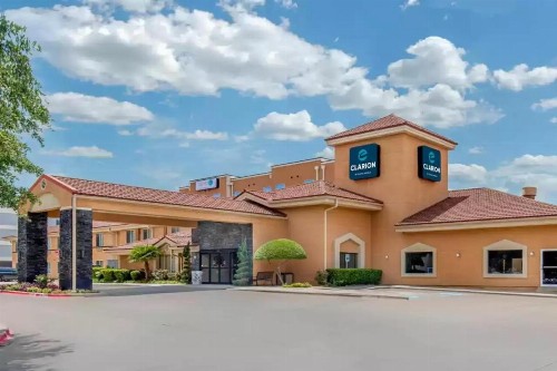 Clarion Inn & Suites DFW North - image 7