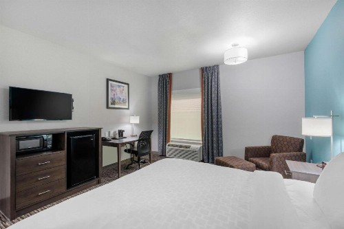 Clarion Inn & Suites DFW North - image 8
