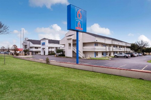 Motel 6-Irving TX - Irving DFW Airport East - image 3