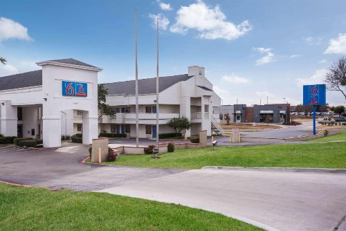 Motel 6-Irving TX - Irving DFW Airport East - image 4