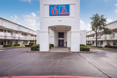 Motel 6-Irving TX - Irving DFW Airport East - image 8