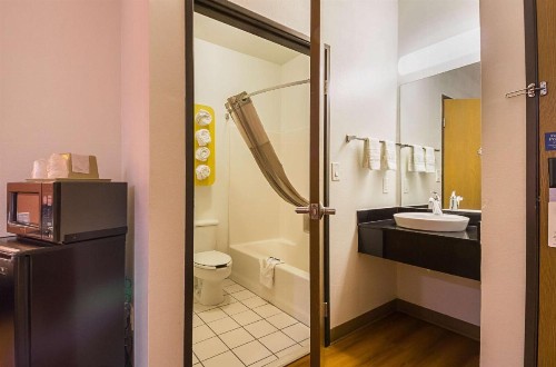 Motel 6 Dallas – Irving DFW Airport South - image 15