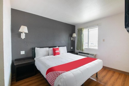 OYO Hotel Irving DFW Airport North - image 10