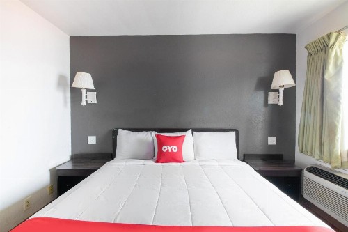 OYO Hotel Irving DFW Airport North - image 38
