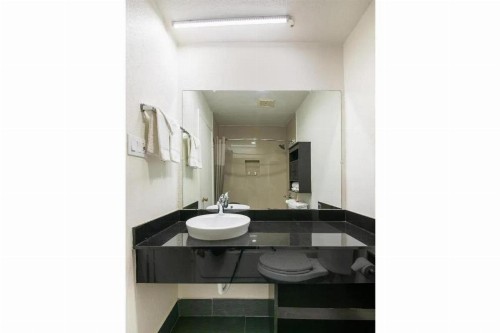 OYO Hotel Irving DFW Airport North - image 4