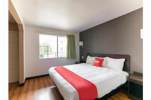 OYO Hotel Irving DFW Airport North - image 5