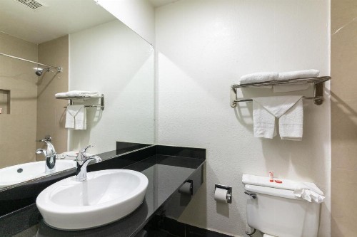 OYO Hotel Irving DFW Airport North - image 7