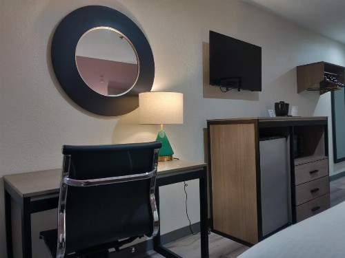 Arya Inn and Suites - image 16