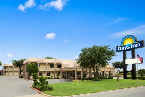 Days Inn by Wyndham Dallas Irving - image 11