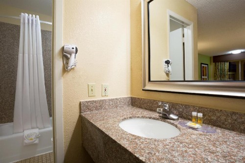 Days Inn by Wyndham Dallas Irving - image 18