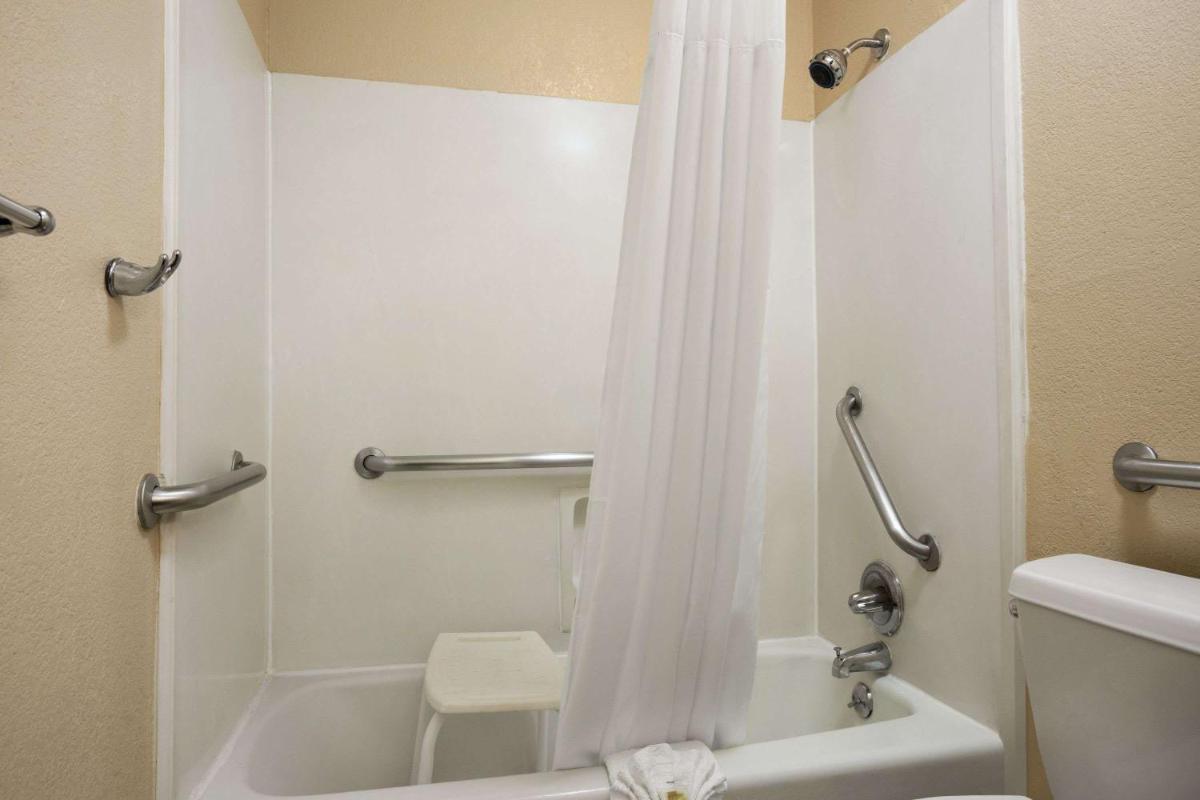 Days Inn by Wyndham Dallas Irving - image 5