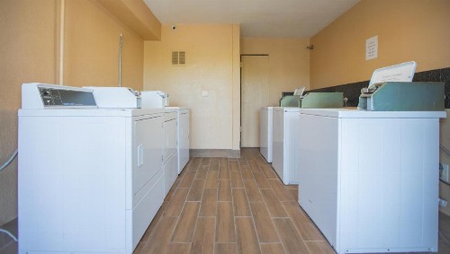 The Crossroads Hotel and Suites Irving - image 13