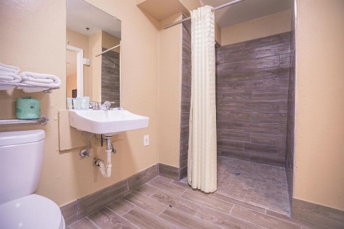 The Crossroads Hotel and Suites Irving - image 15