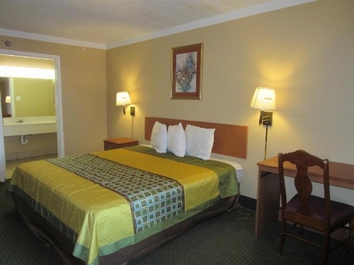 The Crossroads Hotel and Suites Irving - image 20