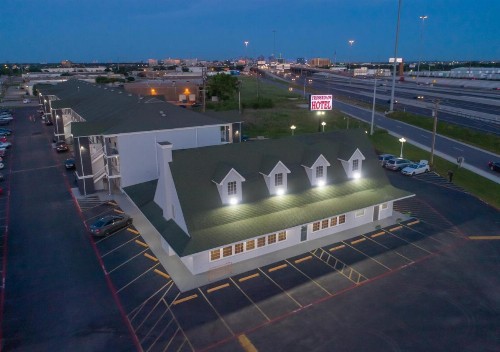 The Crossroads Hotel and Suites Irving - image 4