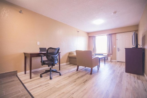 The Crossroads Hotel and Suites Irving - image 7