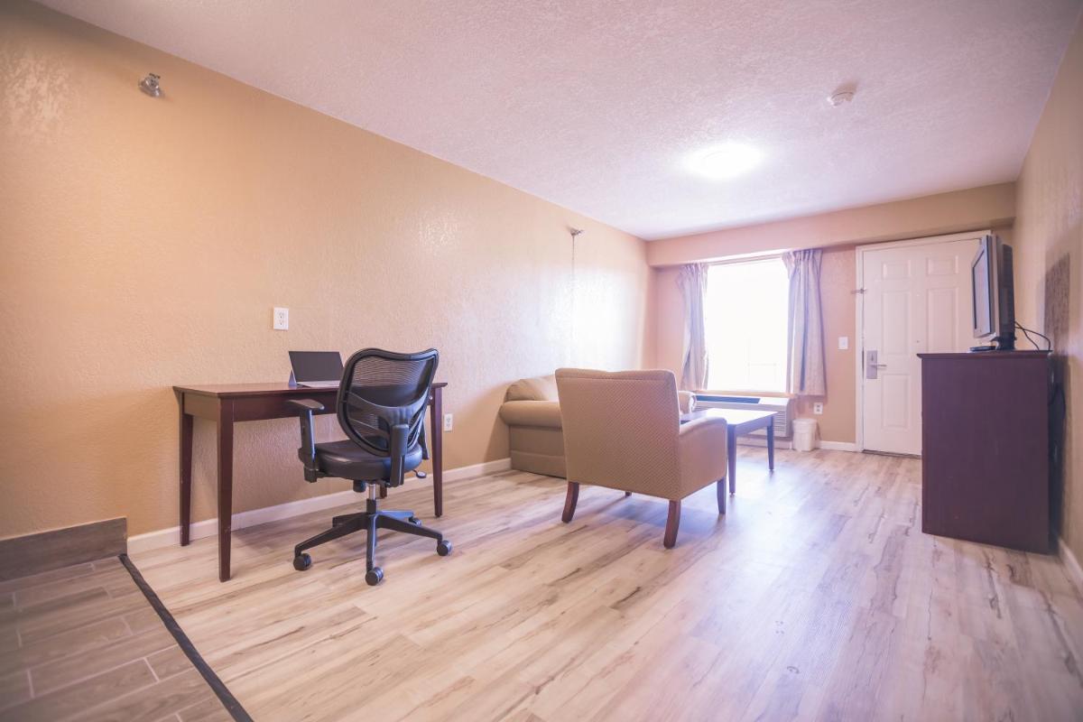 The Crossroads Hotel and Suites Irving - image 7